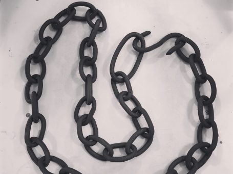 Chaine en céramique foncée Objets de décoration en céramique